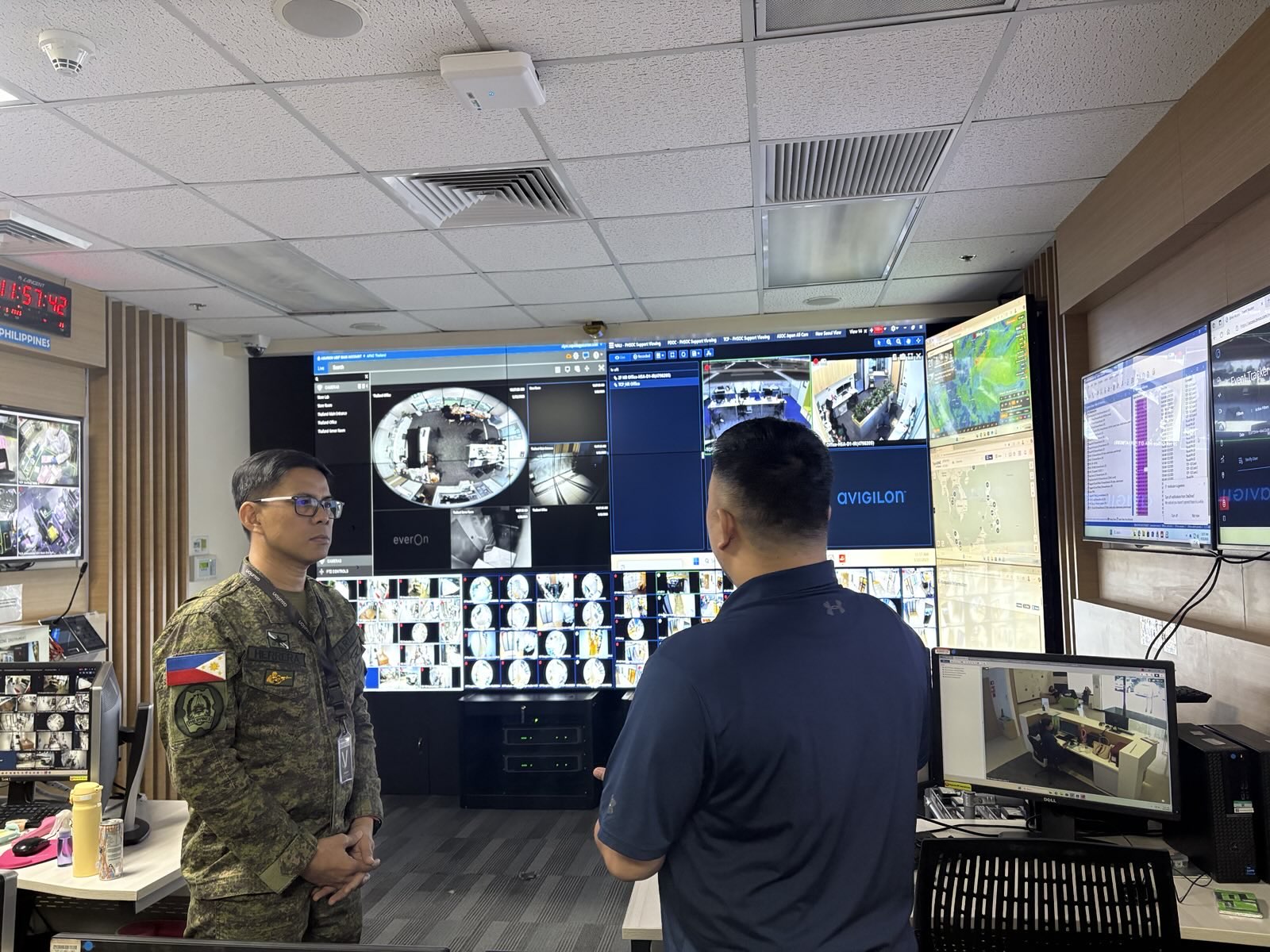 Mr. Marjon Abang (right) guides Col. Jo-ar A. Herrera (left) during his tour at the Asurion PH’s Security Operations Center. The said facility monitors both building operations and Asurion’s cross-national activities.
